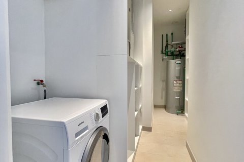 Condo in Sathon, Bangkok, Thailand, 2 bedrooms  № 123898 - photo 9