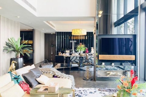 Condo in Watthana, Bangkok, Thailand, 3 bedrooms  № 123900 - photo 1