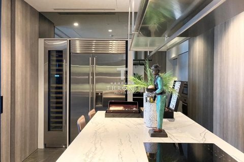 Condo in Watthana, Bangkok, Thailand, 3 bedrooms  № 123900 - photo 8