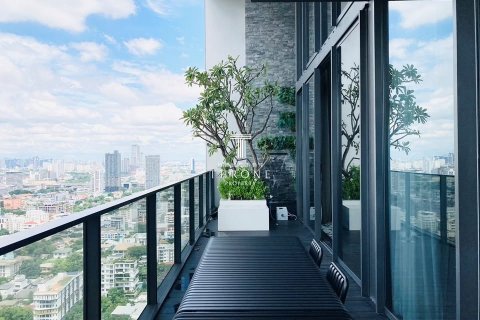 Condo in Watthana, Bangkok, Thailand, 3 bedrooms  № 123900 - photo 15