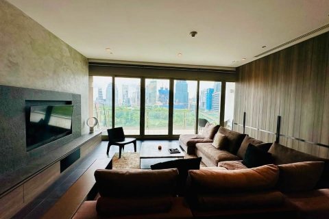 Condo in Pathum Wan, Bangkok, Thailand, 2 bedrooms  № 123895 - photo 1