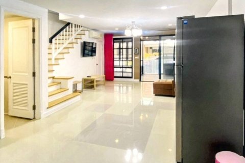 Таунхаус в Бангкоке, Таиланд с 3 спальнями  № 121044 - фото 4