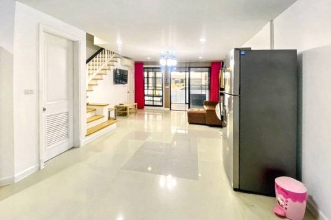 Таунхаус в Бангкоке, Таиланд с 3 спальнями  № 121044 - фото 5