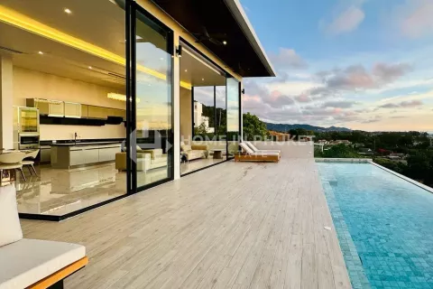 House in Phuket, Thailand 5 bedrooms № 131514 - photo 1