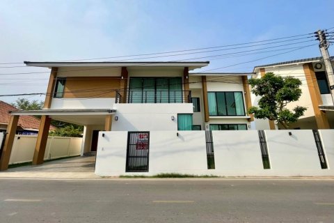 House in Chiang Mai, Thailand 4 bedrooms № 122041 - photo 1