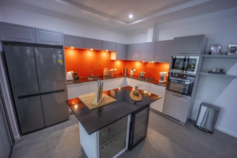 Дом в Хуа Хине, Таиланд с 5 спальнями  № 125433 - фото 1