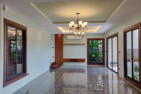 Вилла в Сан-Сая, Таиланд с 4 спальнями  № 86930 - фото 2