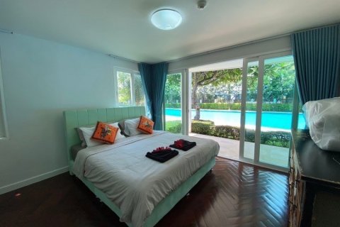 Condo in Hua Hin, Thailand, 4 bedrooms № 125374 - photo 14