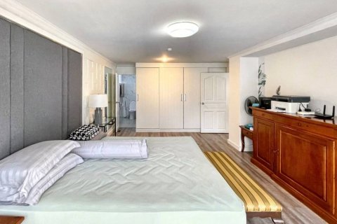 Condo in Bangkok, Thailand, 3 bedrooms  № 120476 - photo 7