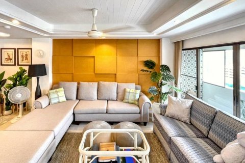 Condo in Bangkok, Thailand, 3 bedrooms  № 120476 - photo 2