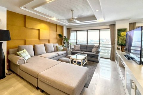 Condo in Bangkok, Thailand, 3 bedrooms  № 120476 - photo 1