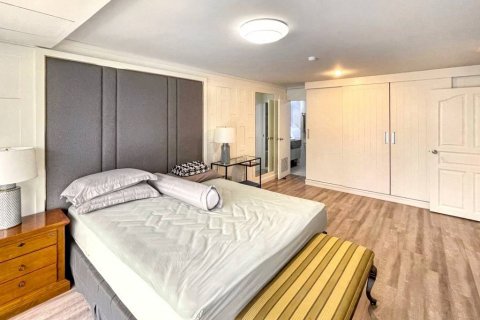 Condo in Bangkok, Thailand, 3 bedrooms  № 120476 - photo 6
