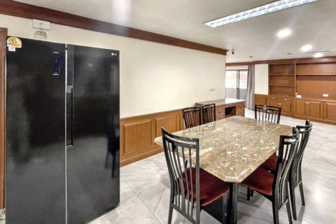 Condo in Bangkok, Thailand, 3 bedrooms № 120474 - photo 6