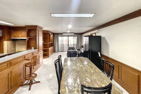 Condo in Bangkok, Thailand, 3 bedrooms № 120474 - photo 5