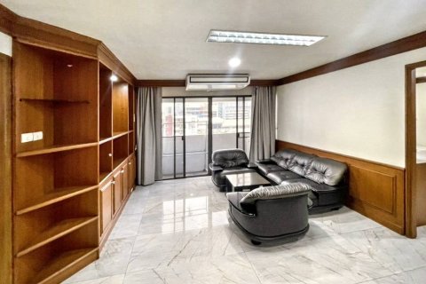 Condo in Bangkok, Thailand, 3 bedrooms № 120474 - photo 3