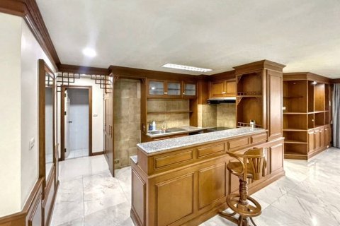 Condo in Bangkok, Thailand, 3 bedrooms № 120474 - photo 7