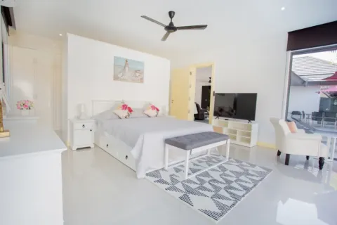 Villa in Phuket, Thailand 4 bedrooms № 28210 - photo 11