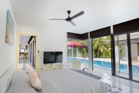 Villa in Phuket, Thailand 4 bedrooms № 28210 - photo 12