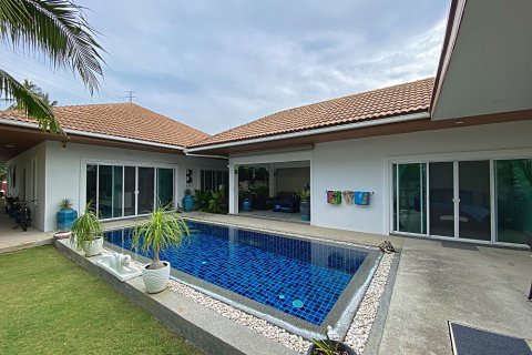 House in Hua Hin, Thailand 3 bedrooms № 125387 - photo 1