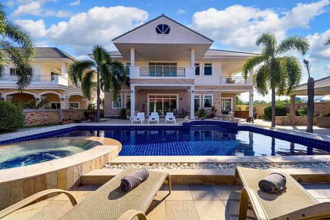 Вилла в Хуа Хине, Таиланд с 6 спальнями  № 85835 - фото 1