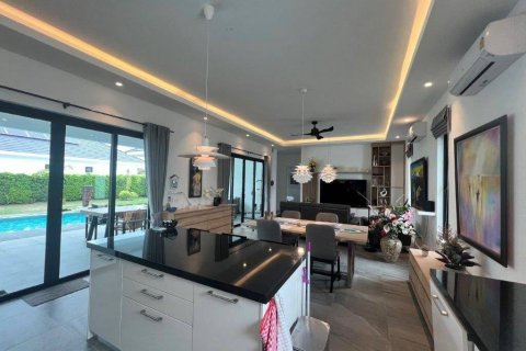 Villa in Hua Hin, Thailand 3 bedrooms № 101922 - photo 8