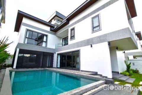 Maison à Pattaya, Thaïlande 4 chambres № 132358 - photo 1