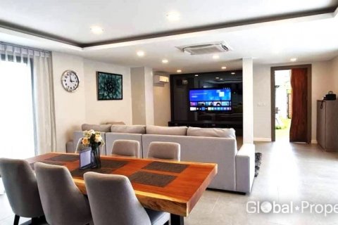 Maison à Pattaya, Thaïlande 4 chambres № 132358 - photo 3