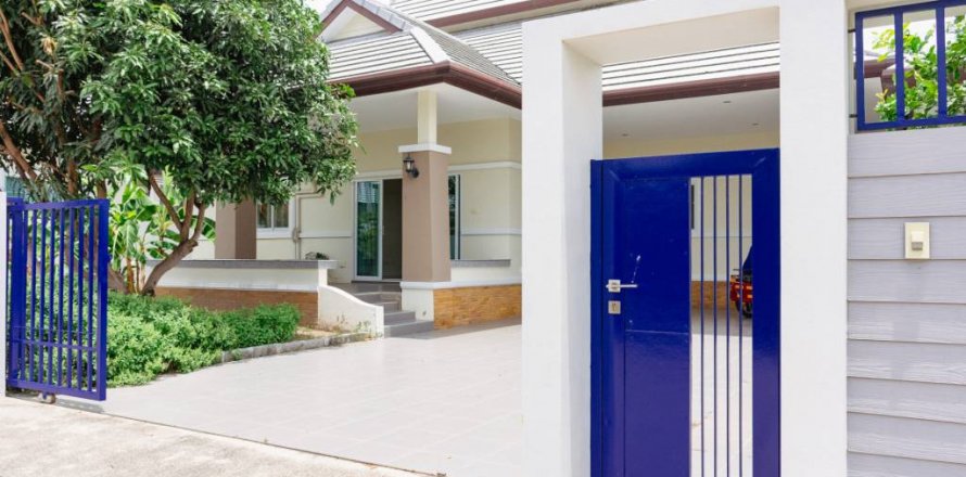 Villa in Hua Hin, Thailand 5 bedrooms № 132451