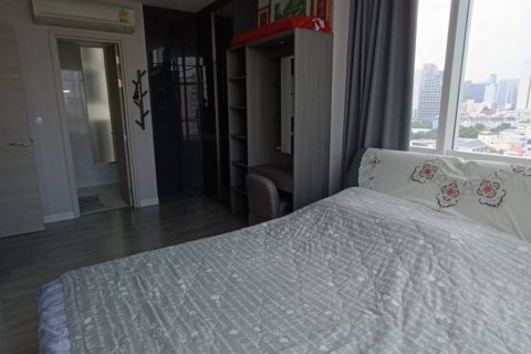 Condo in Bangkok, Thailand, 2 bedrooms  № 132448 - photo 7