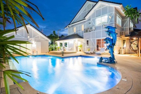 Вилла в Паттайе, Таиланд с 5 спальнями  № 86448 - фото 1