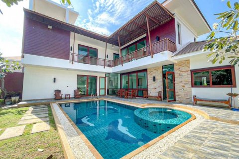 Villa in Sam Roi Yot, Thailand 4 bedrooms № 101890 - photo 1