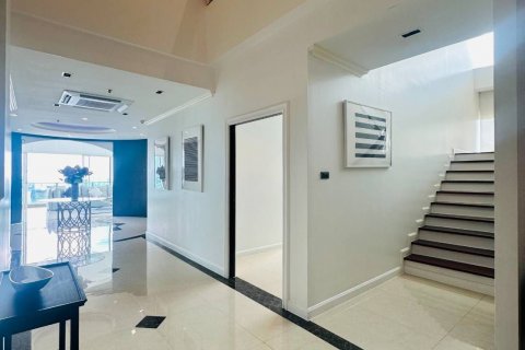 Penthouse in Khlong Toei, Bangkok, Thailand 4 bedrooms № 142362 - photo 12