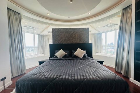 Penthouse in Khlong Toei, Bangkok, Thailand 4 bedrooms № 142362 - photo 27