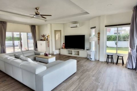 Вилла в Хуа Хине, Таиланд с 4 спальнями  № 100944 - фото 2