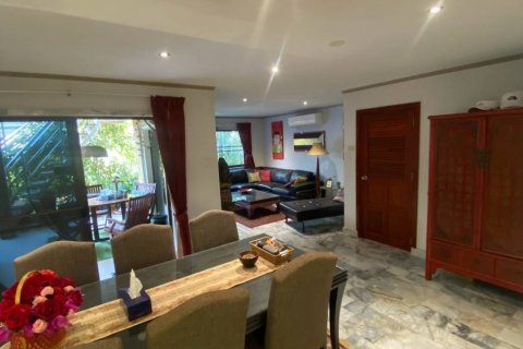 Таунхаус в Паттайе, Таиланд с 3 спальнями  № 124520 - фото 2