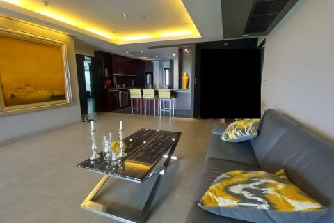 Кондоминиум с 3 спальнями в Сатхоне, Бангкок, Таиланд № 143063 - фото 1