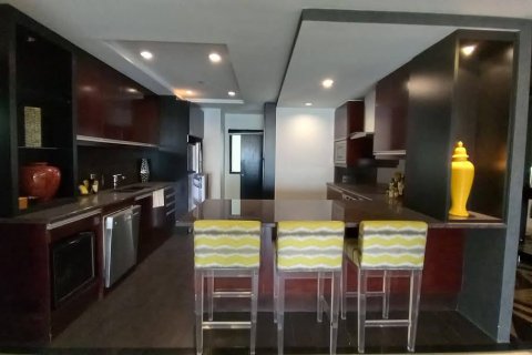 Кондоминиум с 3 спальнями в Сатхоне, Бангкок, Таиланд № 143063 - фото 11