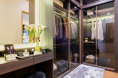 Condo in Bangkok, Thailand, 3 bedrooms  № 143517 - photo 5