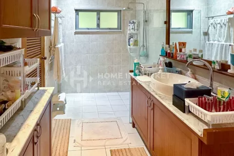 House in Kamala, Thailand 4 bedrooms № 131293 - photo 23