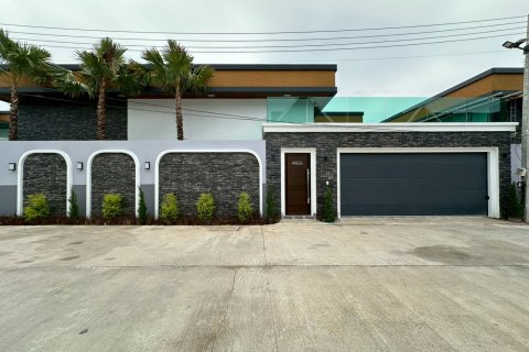 Villa in Pattaya, Thailand 4 bedrooms № 130455