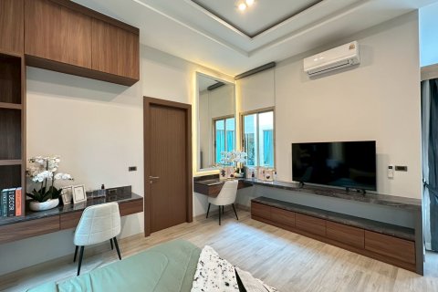 Villa in Pattaya, Thailand 4 bedrooms № 130455 - photo 6