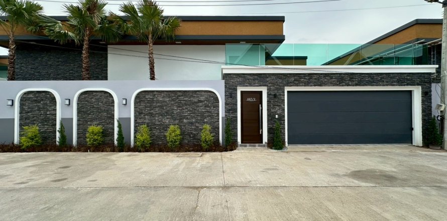 Villa in Pattaya, Thailand 4 bedrooms № 130455