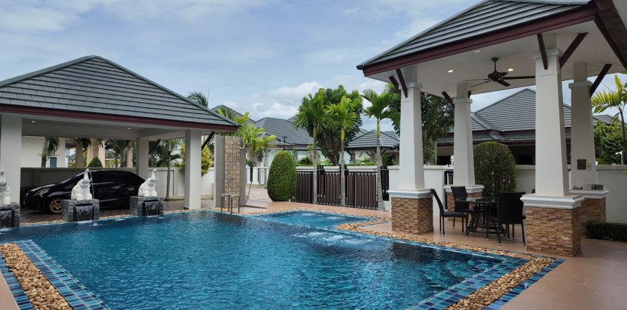 Villa à Pattaya, Thaïlande 4 chambres № 130449