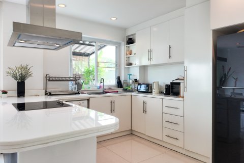 Вилла в Паттайе, Таиланд с 3 спальнями № 130451 - фото 17