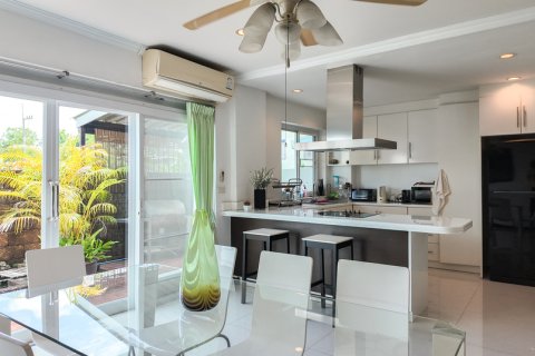 Villa in Pattaya, Thailand 3 bedrooms № 130451 - photo 9