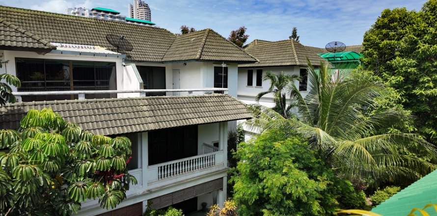 Villa in Pattaya, Thailand 3 bedrooms № 130451