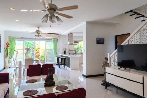 Villa in Pattaya, Thailand 3 bedrooms № 130451 - photo 6