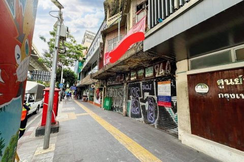 Commercial property in Bangkok, Thailand 217.6 sq.m. № 86905 - photo 2