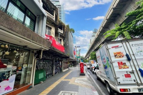 Commercial property in Bangkok, Thailand 217.6 sq.m. № 86905 - photo 1