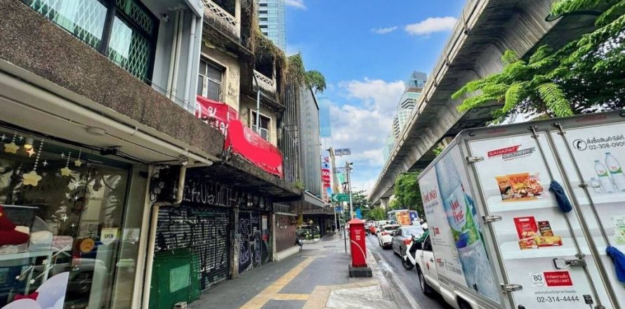 Commercial property in Bangkok, Thailand 217.6 sq.m. № 86905